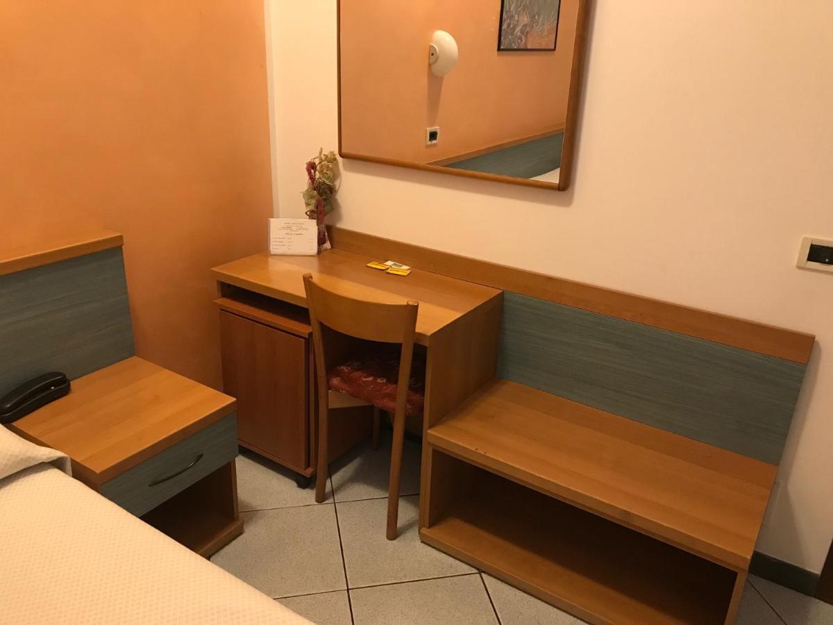 Hotel Amico Fritz Livorno Bagian luar foto