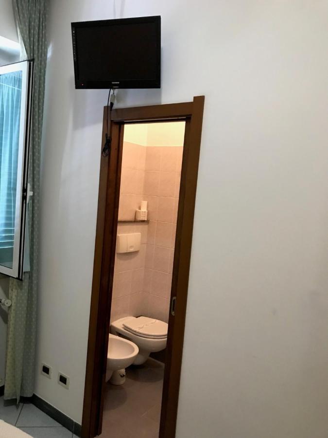 Hotel Amico Fritz Livorno Bagian luar foto